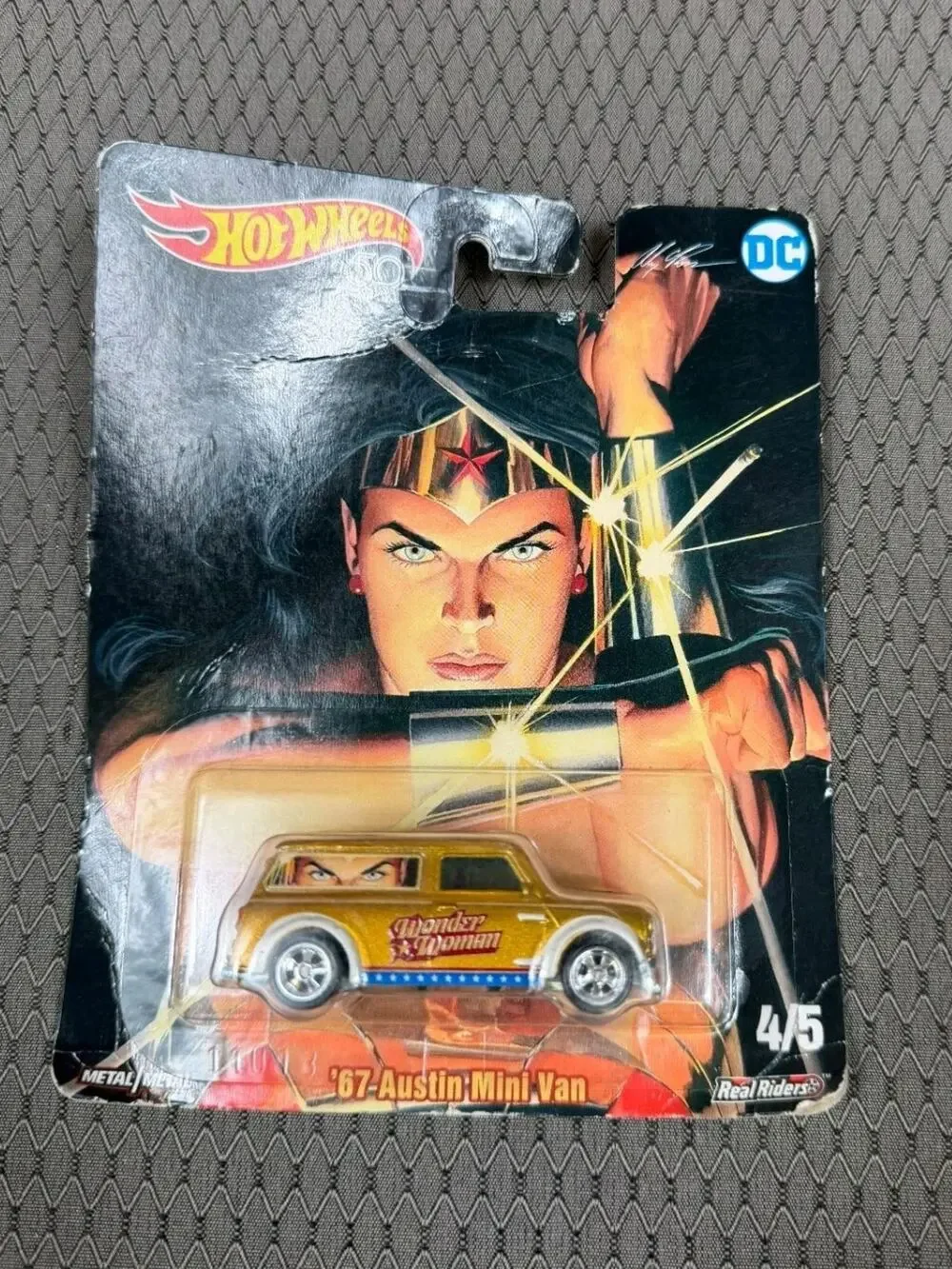Hot Wheels Pop Culture DC Comics Wonder Woman 1967 Austin Mini Van Gold Sealed